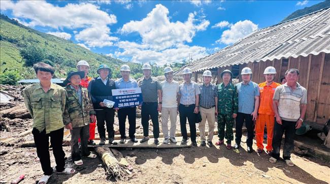Tổng công ty Phát điện 1 kịp thời hỗ trợ 400 triệu đồng cho vùng lũ Tương Dương