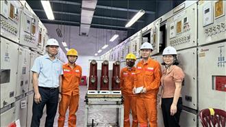 Công ty Nhiệt điện Uông Bí thăm hỏi, tặng quà tri ân nhân dịp Tháng Công nhân và Tháng hành động về An toàn, Vệ sinh Lao động năm 2025