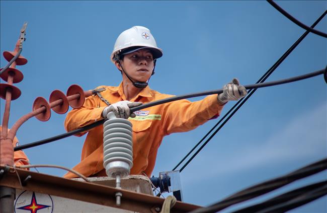 EVN tập trung triển khai nhiều giải pháp đồng bộ để chuẩn bị phục vụ cung cấp điện năm 2024