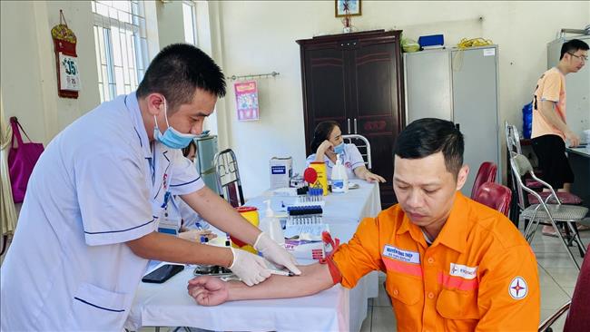 Công ty Nhiệt điện Uông Bí tổ chức khám sức khỏe định kỳ cho cán bộ công nhân viên năm 2023