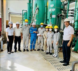 Công ty Nhiệt điện Uông Bí thăm hỏi, tặng quà tri ân nhân dịp Tháng công nhân năm 2022